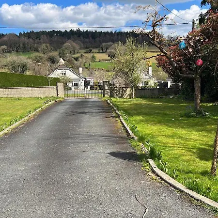 Avonbeg 2 Bed 1 Bath Accommodate 3 Guests